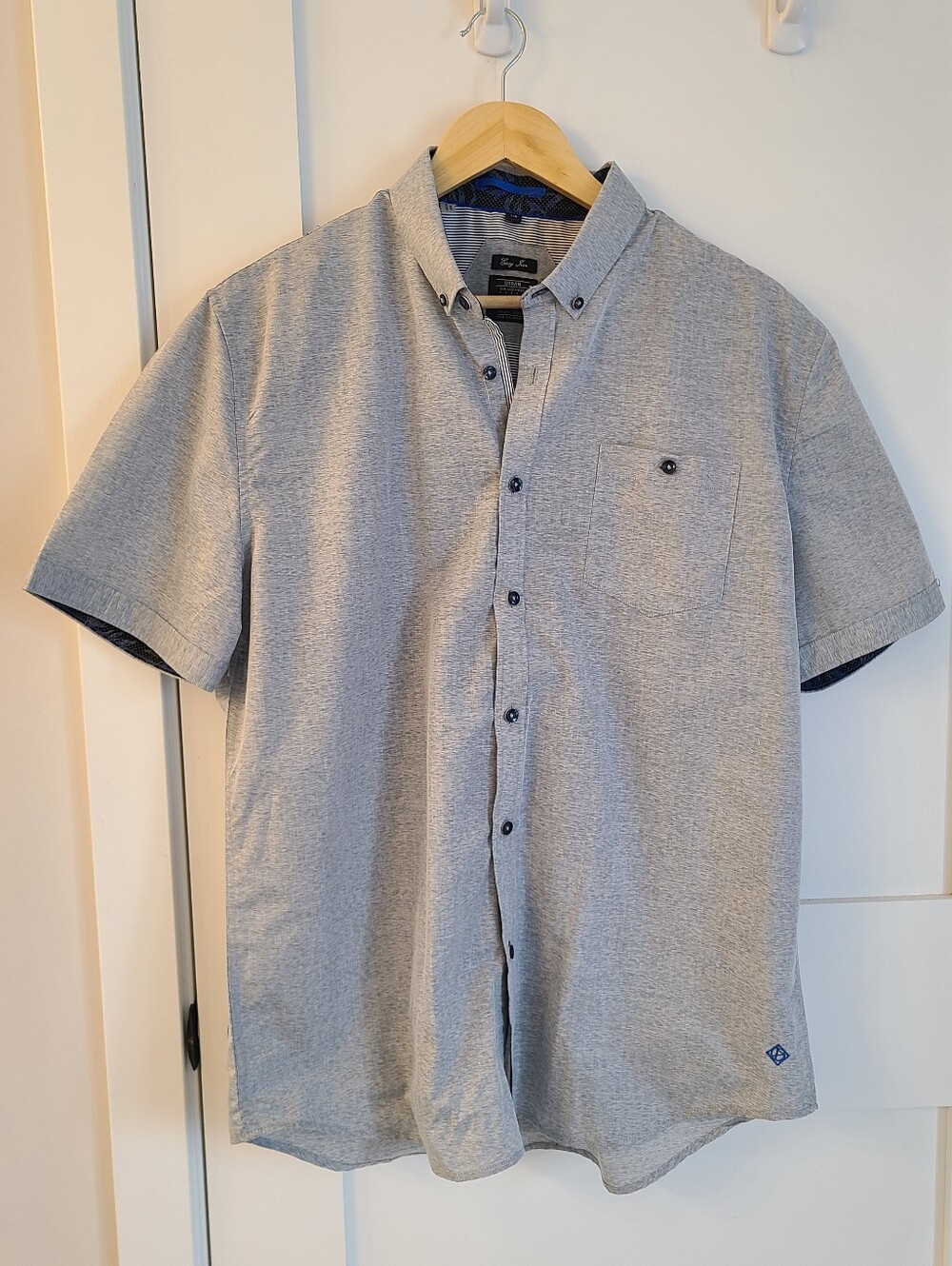 Urban Outfitters Short-Sleeve Button-Down Shirt in Light Gray